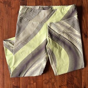 Calvin Klein Performance • Quick Dry Capri Leggings • Women's Size Medium M